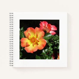 Cuaderno en espiral de aspecto oscuro con rosas na