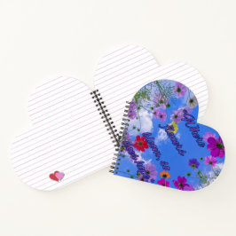 Cuaderno en espiral en forma de corazón con flores