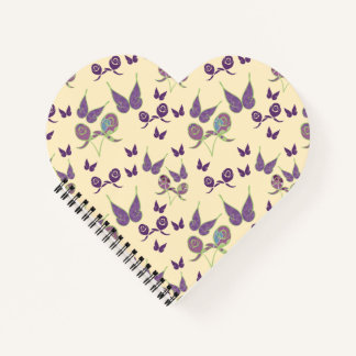 Cuaderno en forma de corazón con alegría de maripo