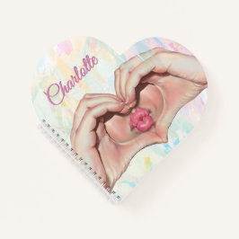 Cuaderno En Forma De Corazón Con Manos De Corazón 