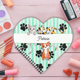 Cuaderno en forma de corazón de gatitos y patas ve