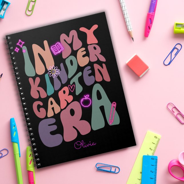 Cuaderno En mi época de kindergarten retro neón con nombre (Subido por el creador)