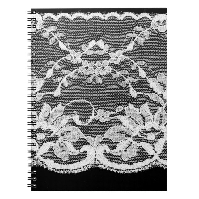 Cuaderno Encaje floral blanco sobre fondo negro. (Frente)