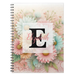 Cuaderno Encaje monograma floral rosado blanco margaritas a