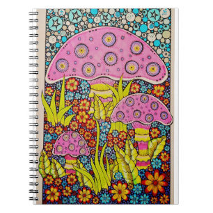 Cuaderno enrrollado y diversión en el jardín