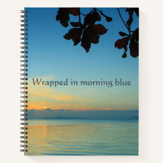Cuaderno Envuelto en azul matutino de la naturaleza costera