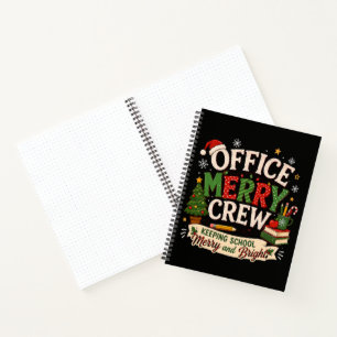 Cuaderno Equipo alegre de oficina de Navidad manteniendo la