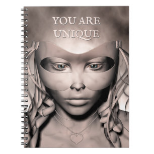 Cuaderno Eres Única. Mujer con máscara de disfraz