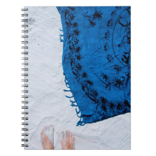Cuaderno Escarcha floral azul y negra sobre arena blanca