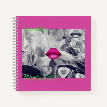 Escuche misterioso y tome notas para bloc de notas