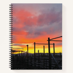 Cuaderno espiral de corral al atardecer