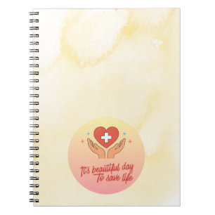 Cuaderno espiral de enfermera médica linda