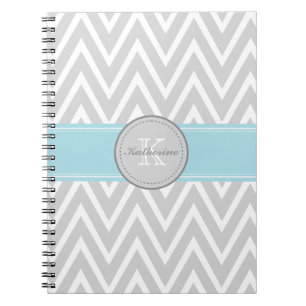 Cuaderno espiral gris de Chevron del monograma
