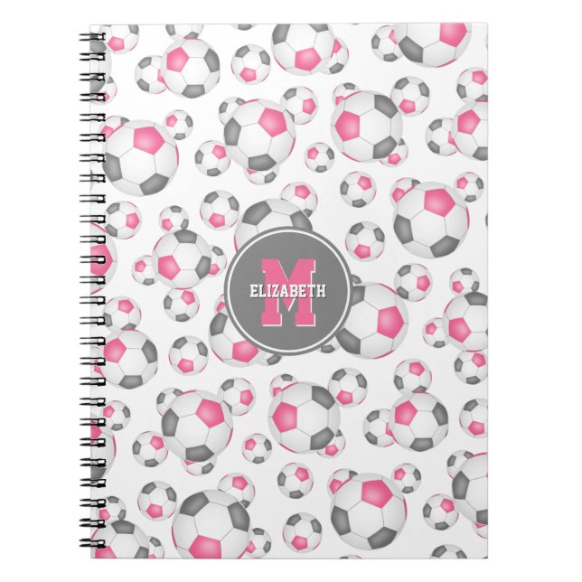 Cuaderno estampado deportivo de chicas grises rosadas perso (Frente)