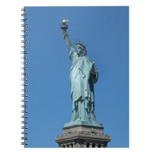 Cuaderno Estatua de la Libertad contra un cielo azul