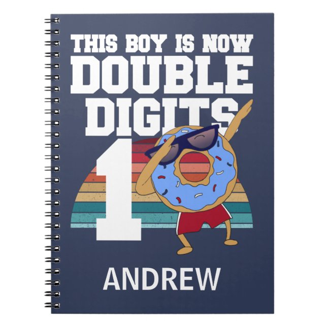 Cuaderno Este Chico Ahora Tiene Doble Dígito Divertido Cump (Frente)