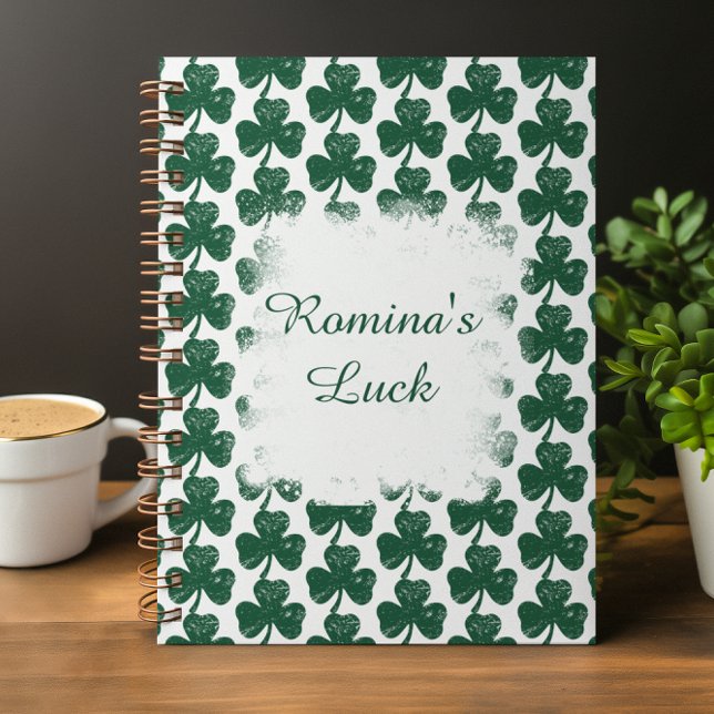 Cuaderno Estilo Grunge Irish Clover personalizado (Grunge-Style Irish Clover personalized Notebook)
