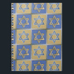 Cuaderno Estrella Judaica De David Metalizado Gold Blue<br><div class="desc">Está viendo la colección de diseño de Lee Hiller. Coleccionista,  ropa,  regalos y objetos de colección Lee Hiller Photography o colección de arte digital. Puedes ver su fotografía de la naturaleza en http://HikeOurPlanet.com/ y seguir su blog de senderismo dentro del Parque Nacional de Hot Springs.</div>
