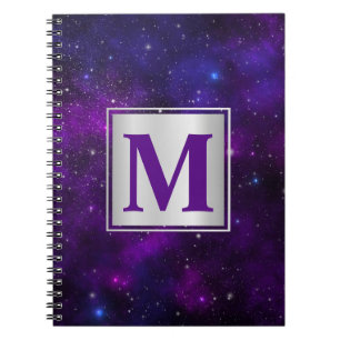Cuaderno Estrellas Brillantes sobre Fondo Espacial Púrpura