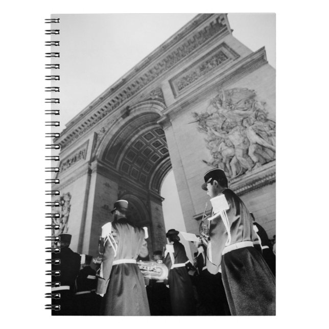 Cuaderno Europa, Francia, París. Ceremonia militar en el (Frente)