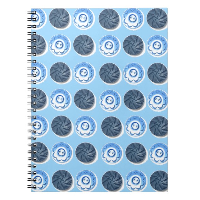 Cuaderno Fancy Blue Sewing Buttons on Light Blue Pattern (Frente)