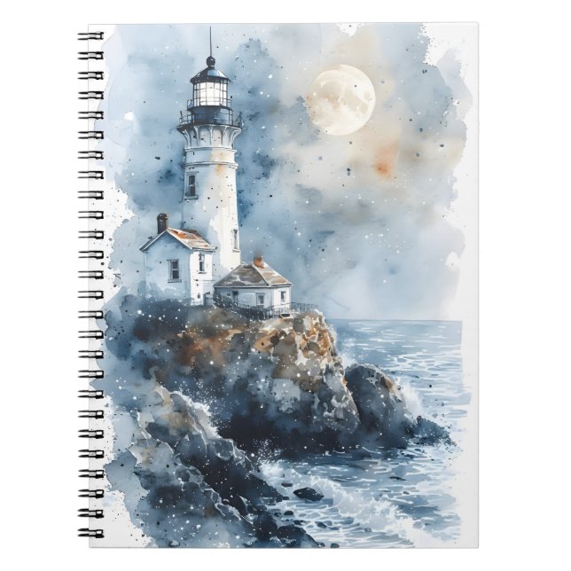 Cuaderno Faro iluminado por luna en la costa rocosa (Frente)