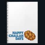 Cuaderno Feliz día de desafío Chanukah Hanukkah<br><div class="desc">Presenta un ilustracion original de un pan de jalita trenzado, con FELIZ DÍAS DE CHALA en un divertido tipo de letra. ¡Genial para los regalos de Hanukkah! Este diseño también está disponible en otros productos. ¿No ves lo que estás buscando? ¿Necesita ayuda con la personalización? Póngase en contacto con este...</div>