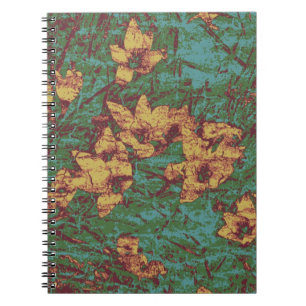 Cuaderno Flor amarilla contra el modelo 2 del camuflaje de