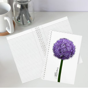 Cuaderno Flor de Allium púrpura sobre fondo blanco