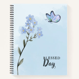 Cuaderno Flor de color azul claro suave y mariposa