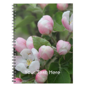 Cuaderno flor de manzana y hojas verdes