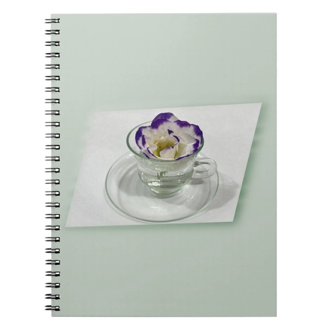 Cuaderno Flor morada blanca en una taza (Frente)
