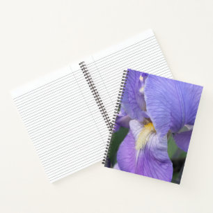 Cuaderno floral de flor de lirio púrpura