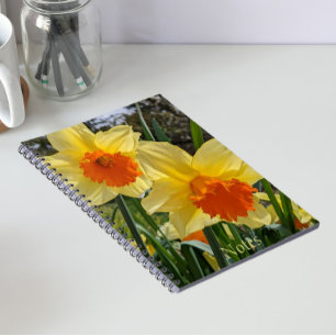 Cuaderno floral de narcisos amarillos y naranjas