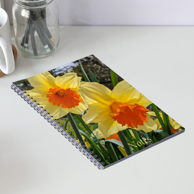 Cuaderno floral de narcisos amarillos y naranjas (In Situ)