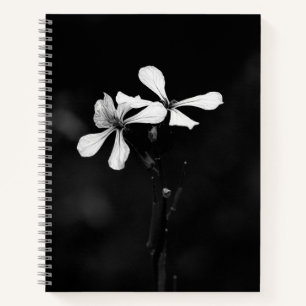 Cuaderno floral en blanco y negro minimalista