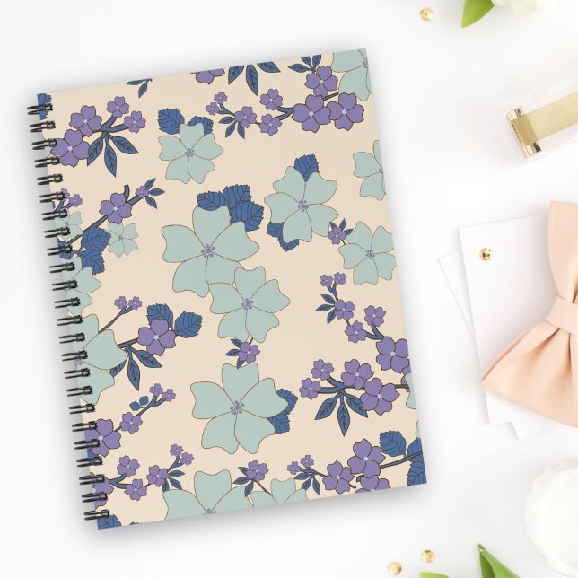 Cuaderno Flores azules, flores moradas, patrón floral (Subido por el creador)