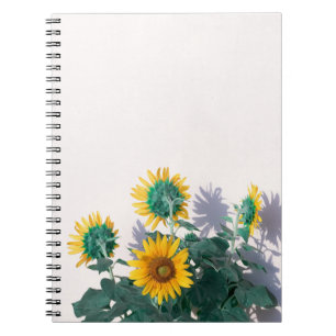 Cuaderno Flores azules y amarillas en la pared blanca
