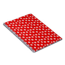 Flores blancas cortas en rojo