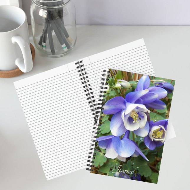 Cuaderno Flores de Aquilegia Púrpura Floral (In Situ)