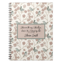 Flores rosas y pájaros ilustrados verdes