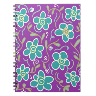 Cuaderno Flores verdes sobre el diseño púrpura