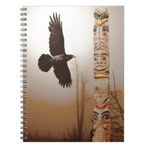 Cuaderno Flying Raven & Totem-Pole Fantasy Art