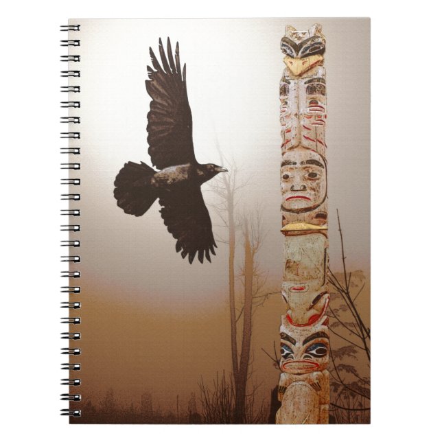 Cuaderno Flying Raven & Totem-Pole Fantasy Art (Frente)