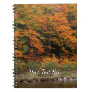 Cuaderno Foliage otoñal bordeando la naturaleza del río Ort