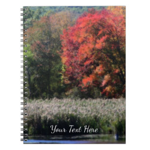 Cuaderno Foliage otoñal bordeando una naturaleza pantanosa