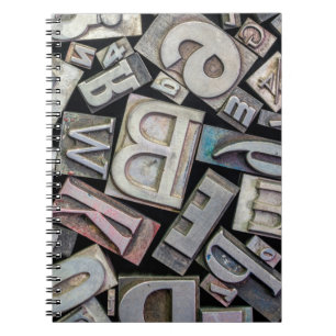 Cuaderno fondo de la letra de grunge vintage aleatoria