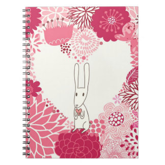Cuaderno Fondo floral romántico con el conejo lindo