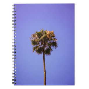 Cuaderno Foto de enfoque superficial del árbol verde