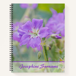 Cuaderno Foto de Flor Silvestre de Geranio Púrpura con Nomb